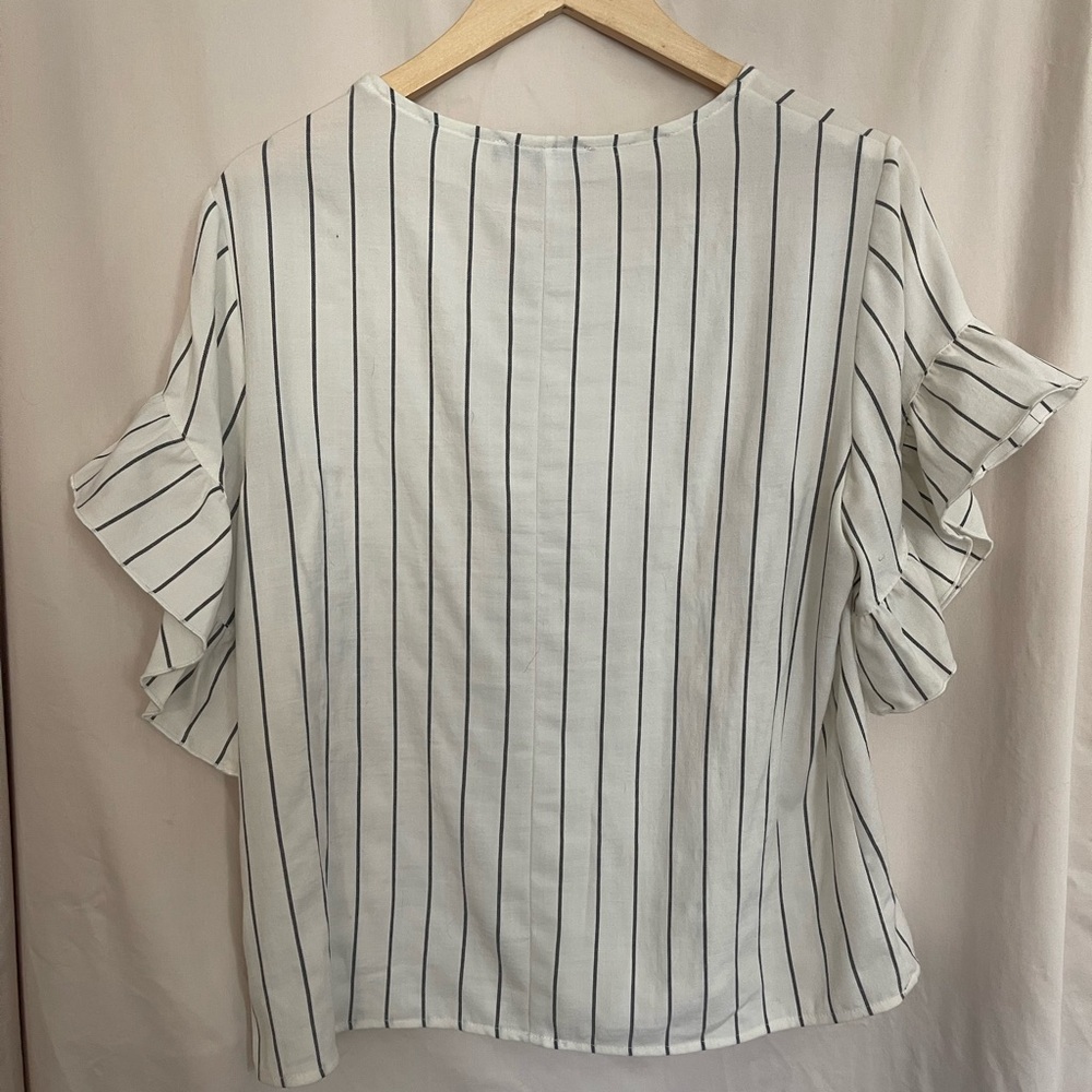Knox Rose Black and White Flutter Sleeve Blouse - Picture 2 of 5